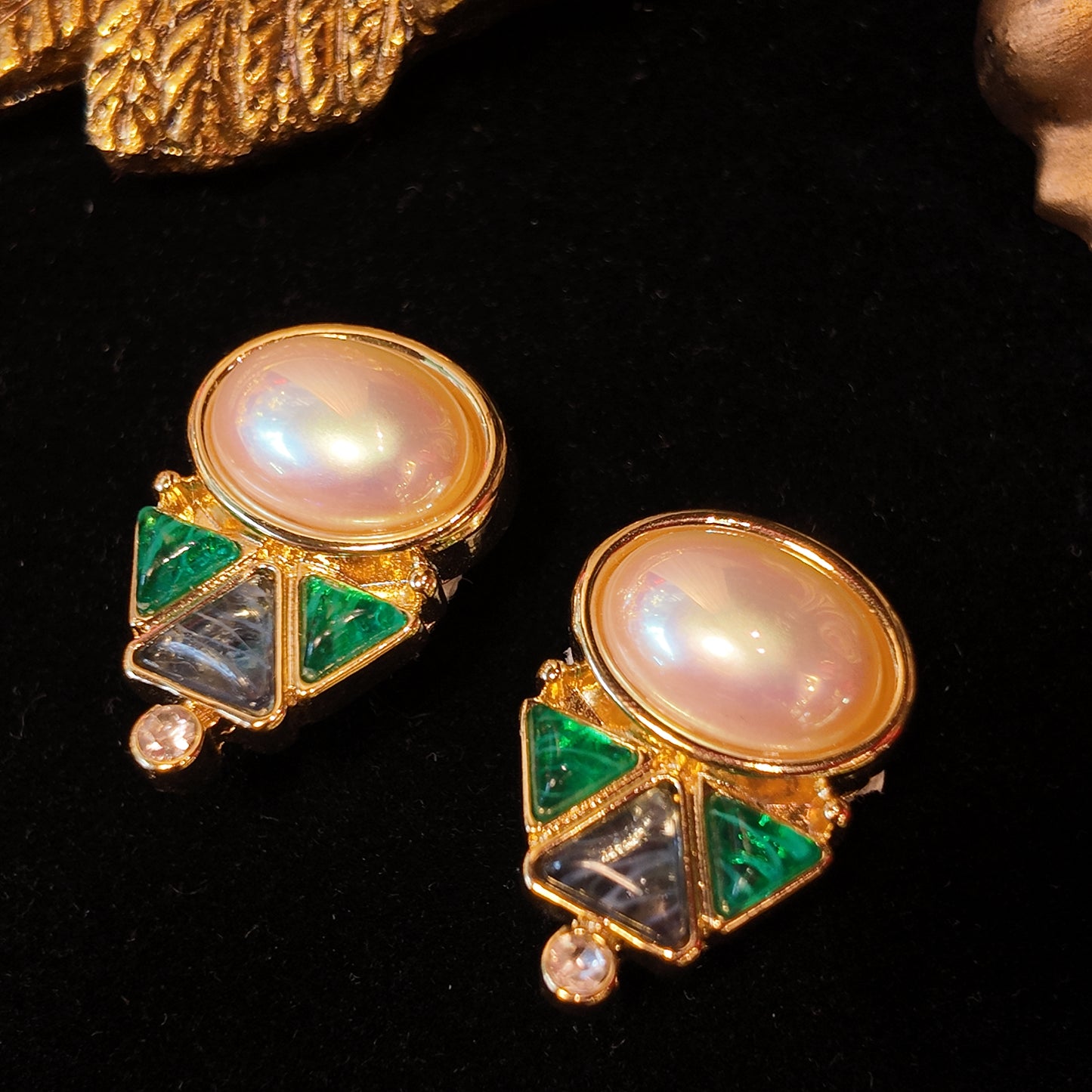Vintage inverted triangle ear clip blue green cloud patterned glass imitation pearl inlaid with palace retro style