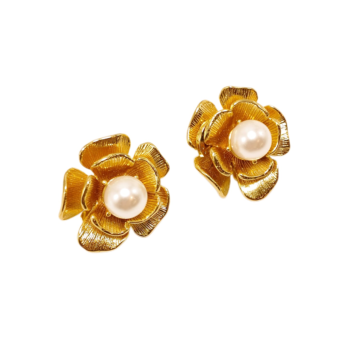 "Golden Pistil, Pearl Bloom"Vintage camellia imitation pearl ear clip three-dimensional flower KML marking gorgeous court complex