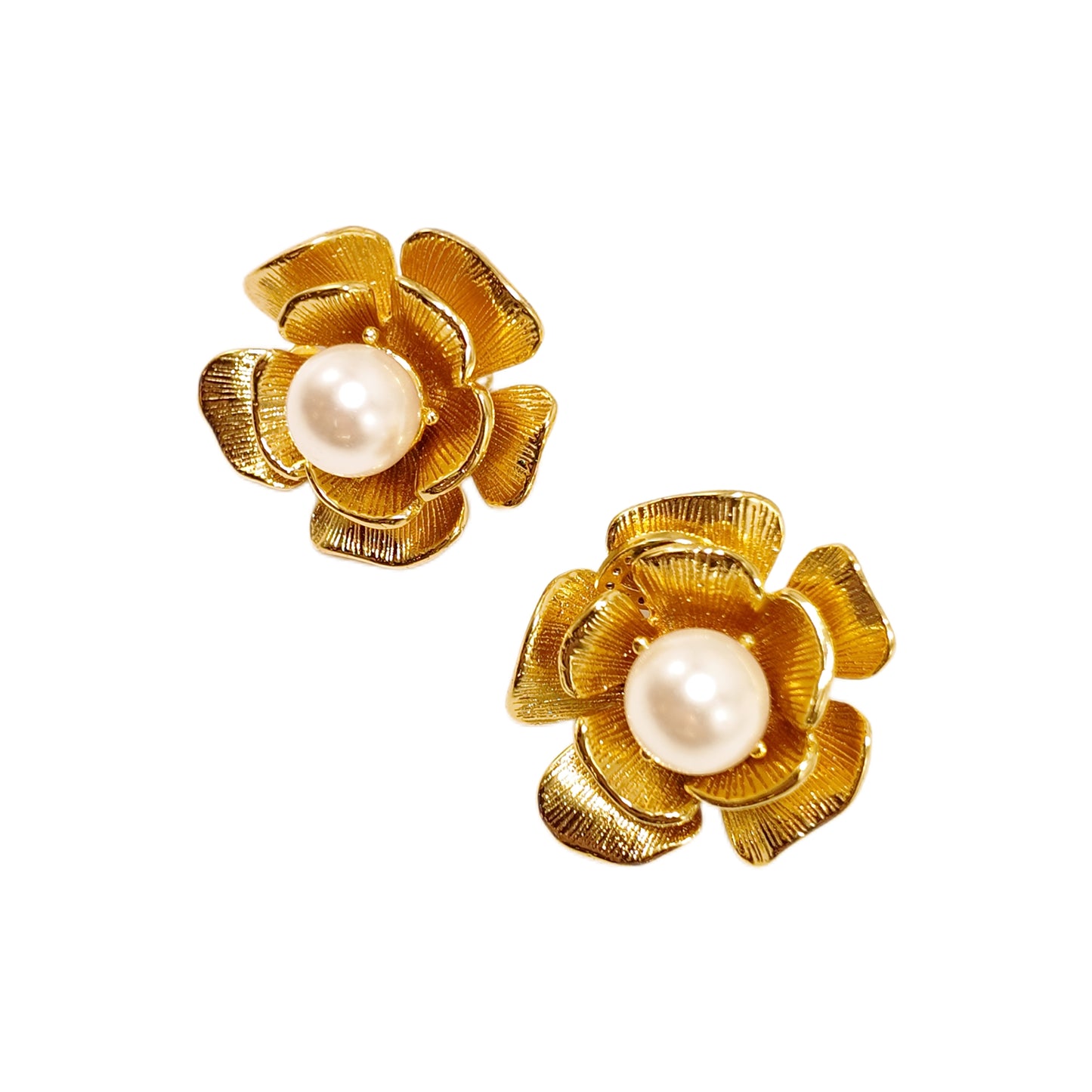 "Golden Pistil, Pearl Bloom"Vintage camellia imitation pearl ear clip three-dimensional flower KML marking gorgeous court complex