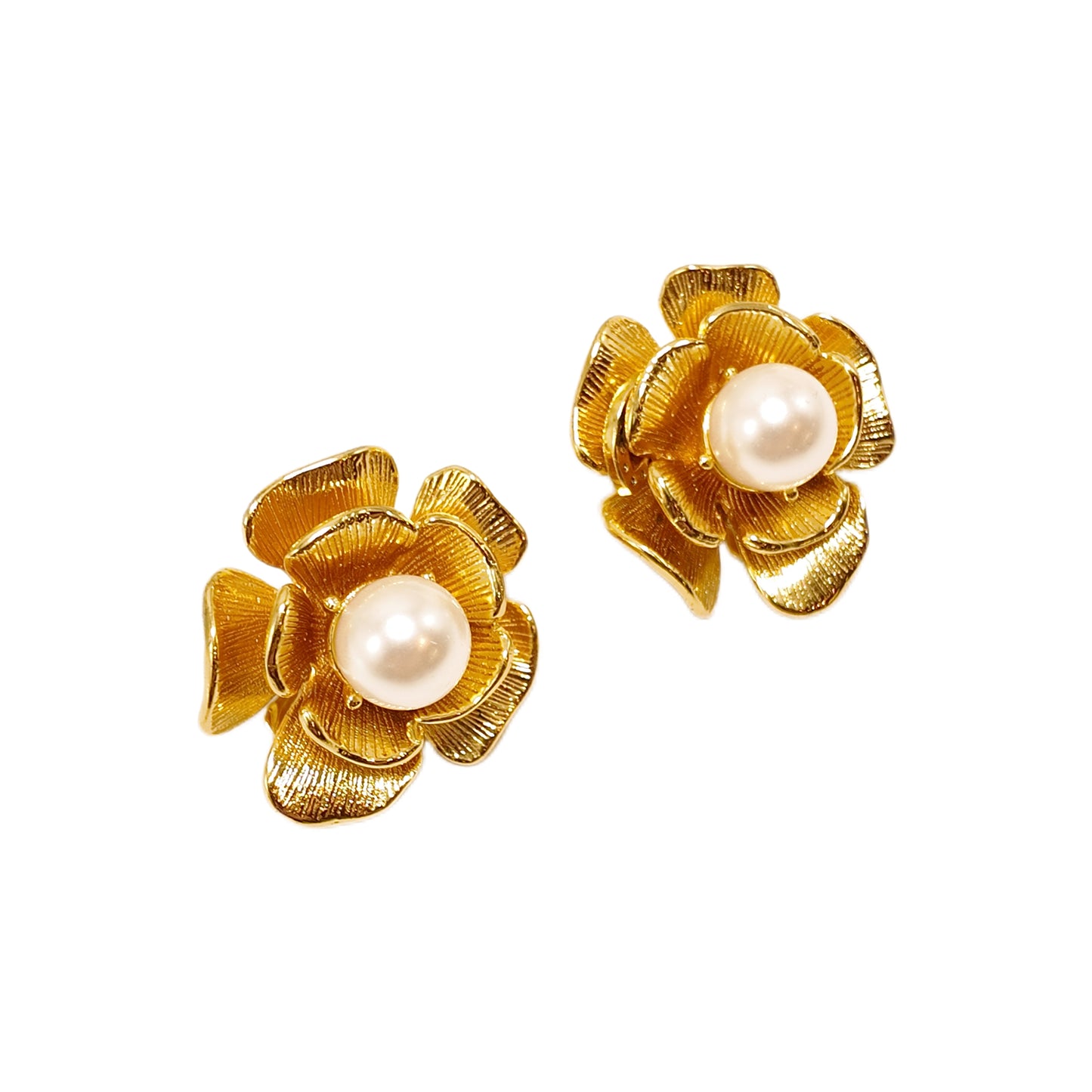 "Golden Pistil, Pearl Bloom"Vintage camellia imitation pearl ear clip three-dimensional flower KML marking gorgeous court complex