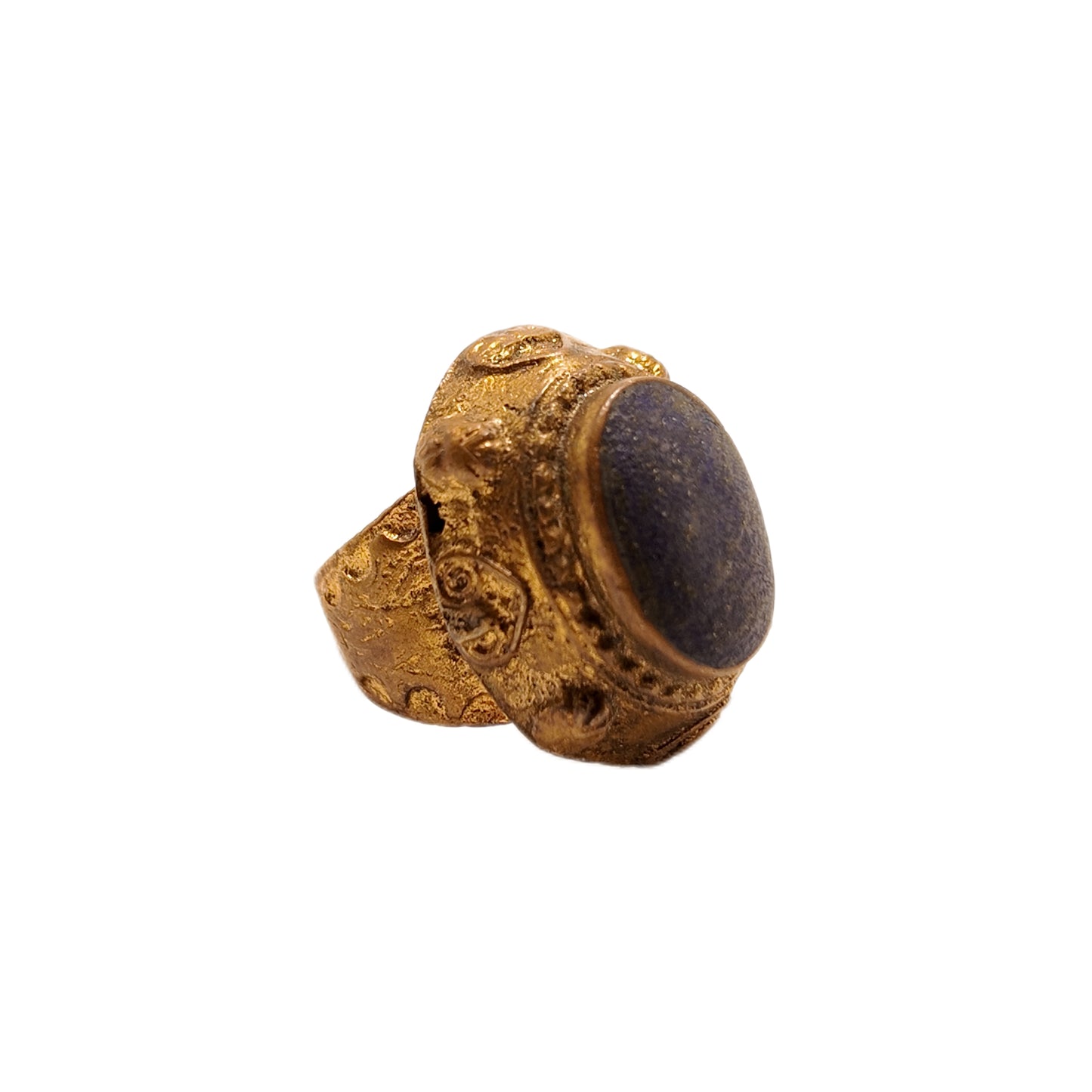 Vintage British 1960s blue natural stone brass ring with oval three-dimensional pattern court retro style
