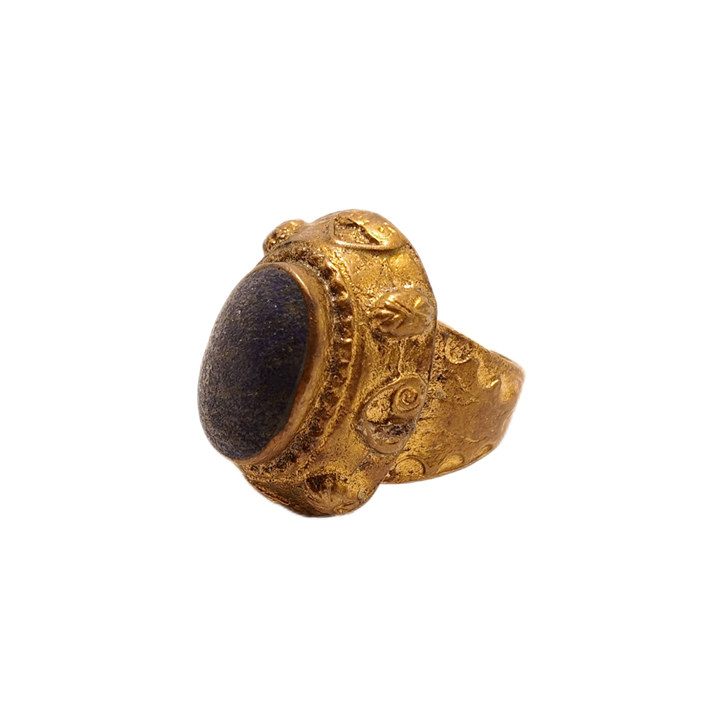 Vintage British 1960s blue natural stone brass ring with oval three-dimensional pattern court retro style