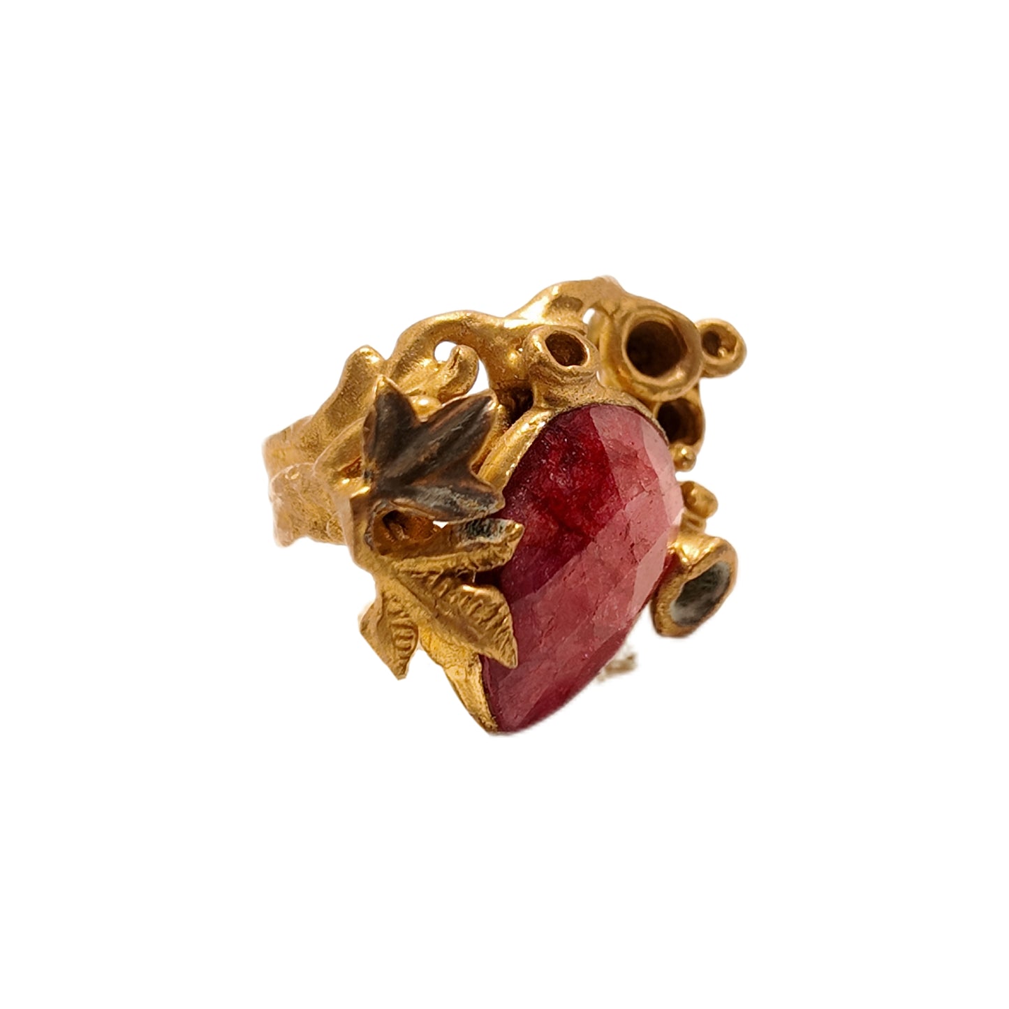 Vintage British 1960s red natural stone brass open ring with three-dimensional relief court retro style