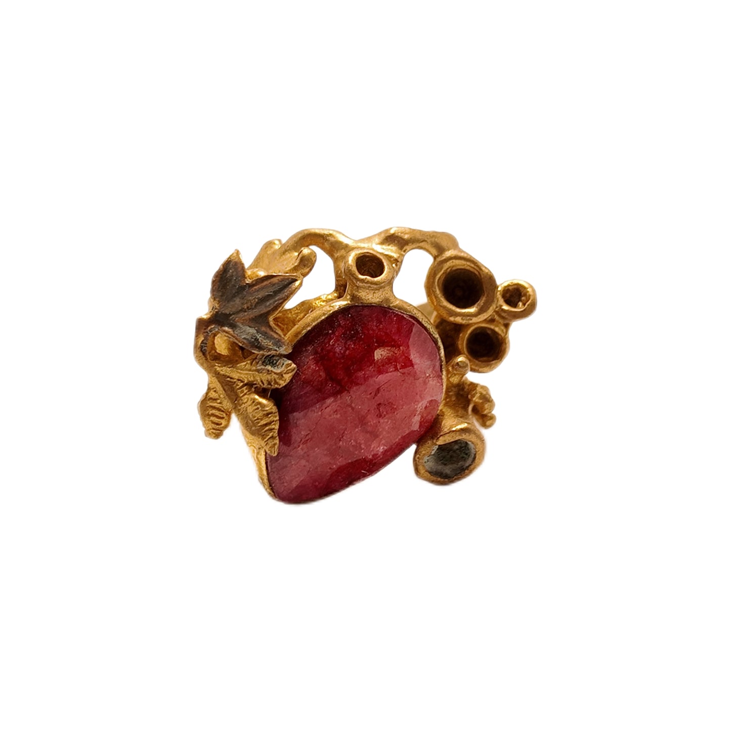 Vintage British 1960s red natural stone brass open ring with three-dimensional relief court retro style