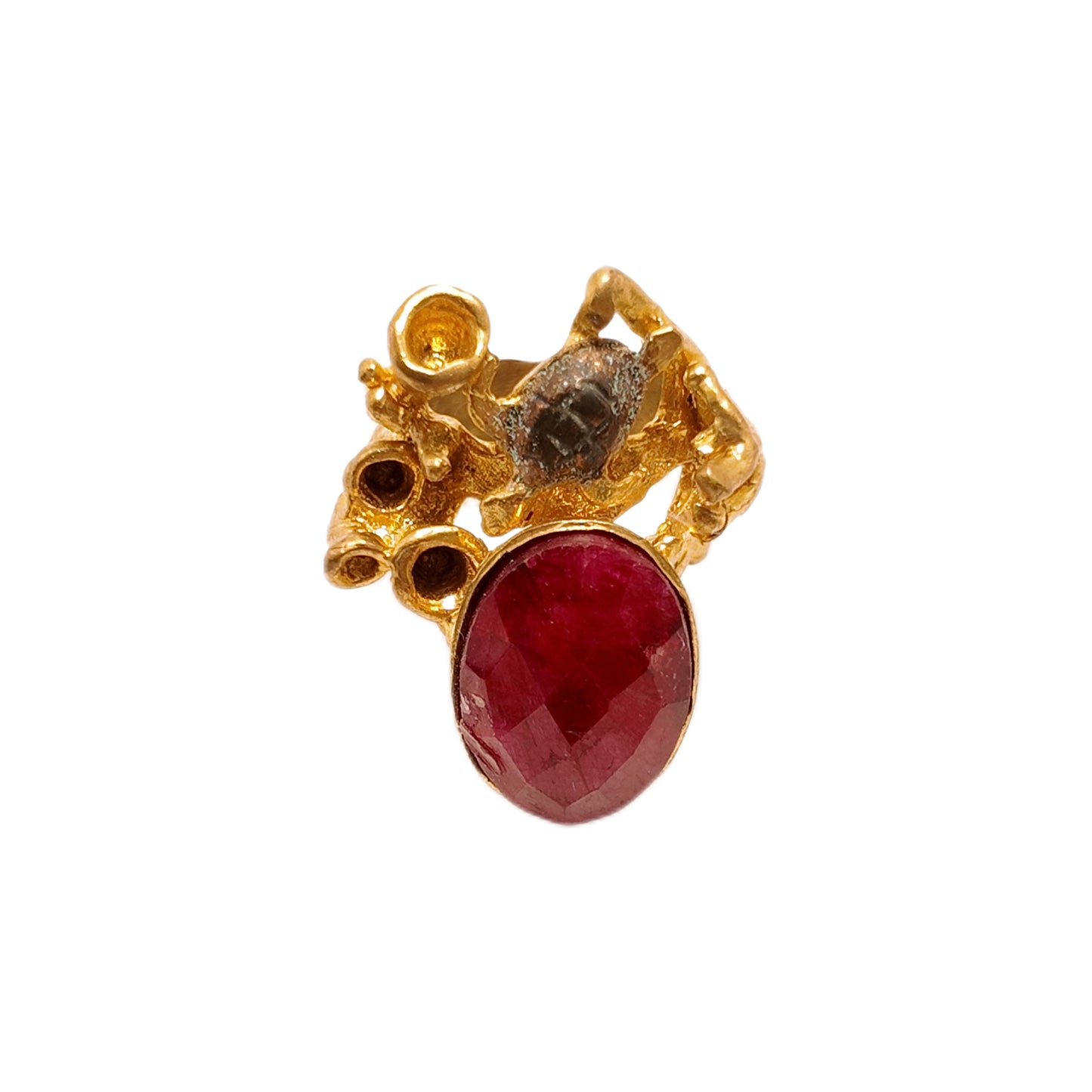 Vintage British 1960s Red Natural Stone Brass Open Ring Turtle Three Dimensional Surrounding Palace Vintage Style