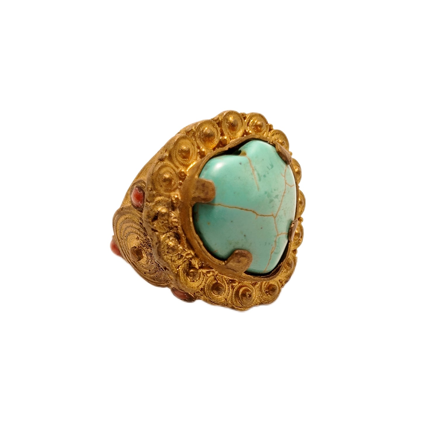 Vintage British 1960s natural turquoise brass ring with heart-shaped three-dimensional pattern court retro style