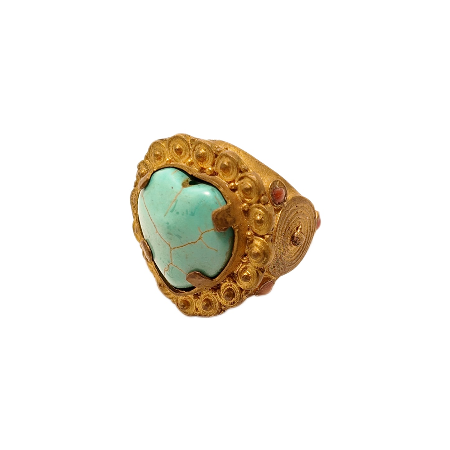 Vintage British 1960s natural turquoise brass ring with heart-shaped three-dimensional pattern court retro style
