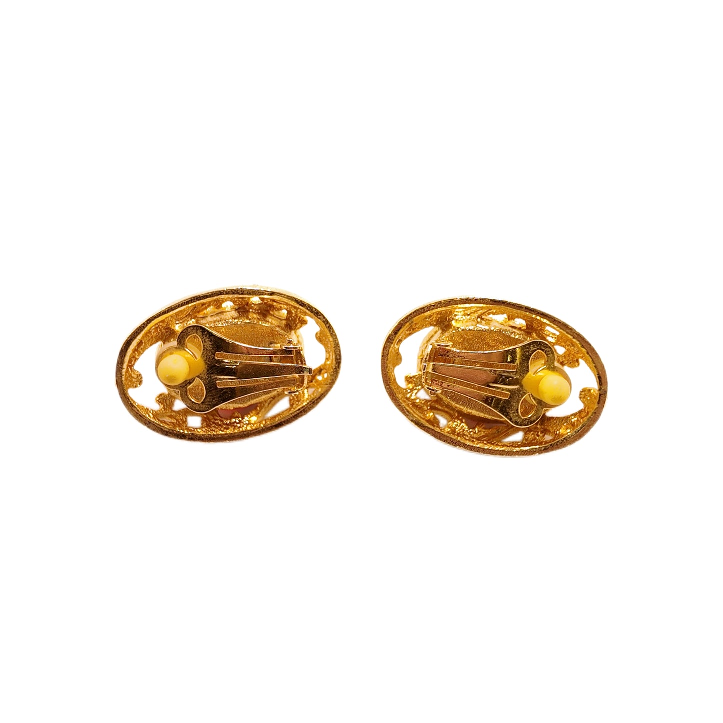 Vintage France 80s red glazed ear clip with oval hollow pattern surrounded by gold-plated palace retro style