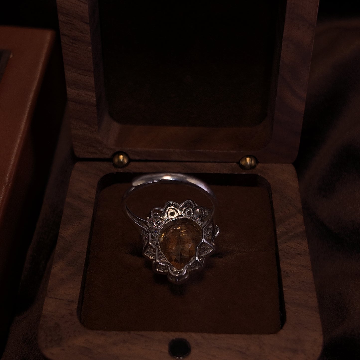 Natural yellow crystal open ring S925 pure silver yellow water droplet shaped three-dimensional diamond setting surrounded by noble design palace retro