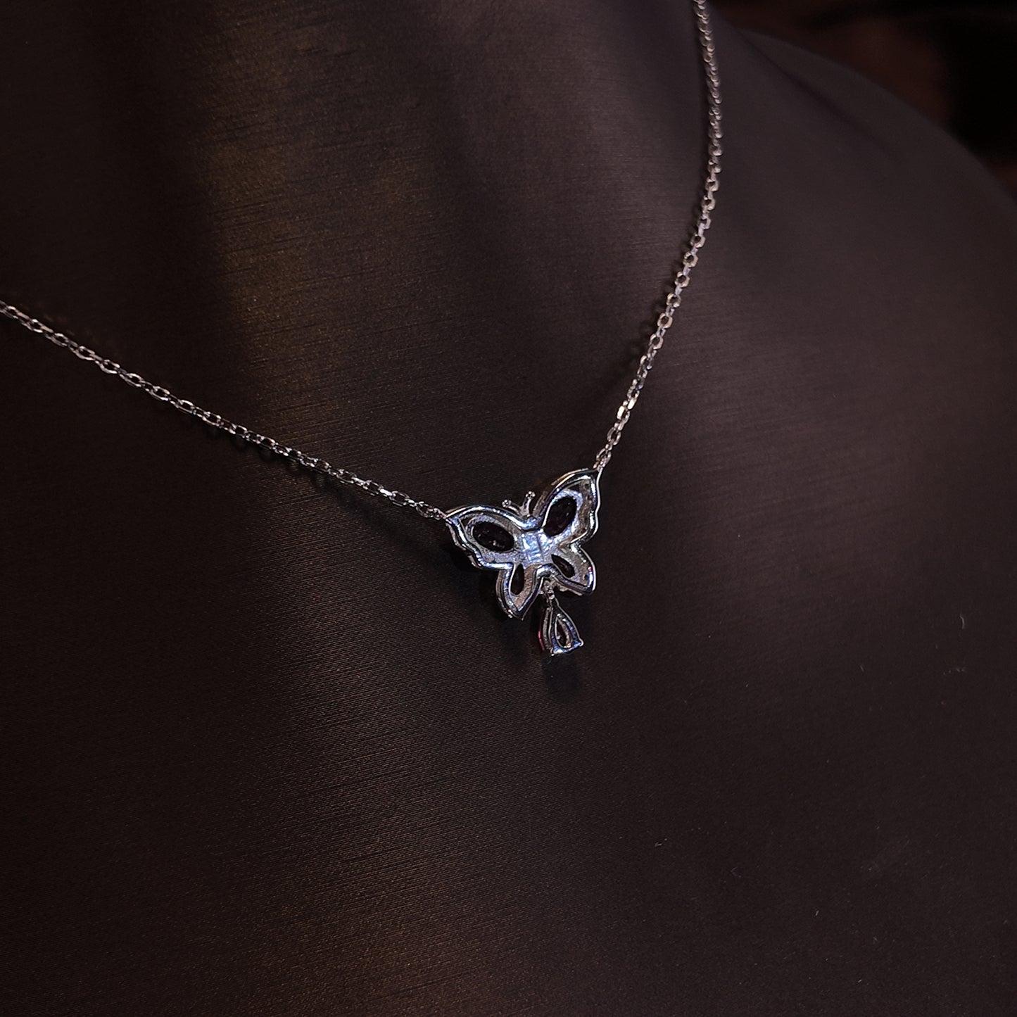Natural red garnet necklace S925 pure silver rose red butterfly dynamic tassel design court retro