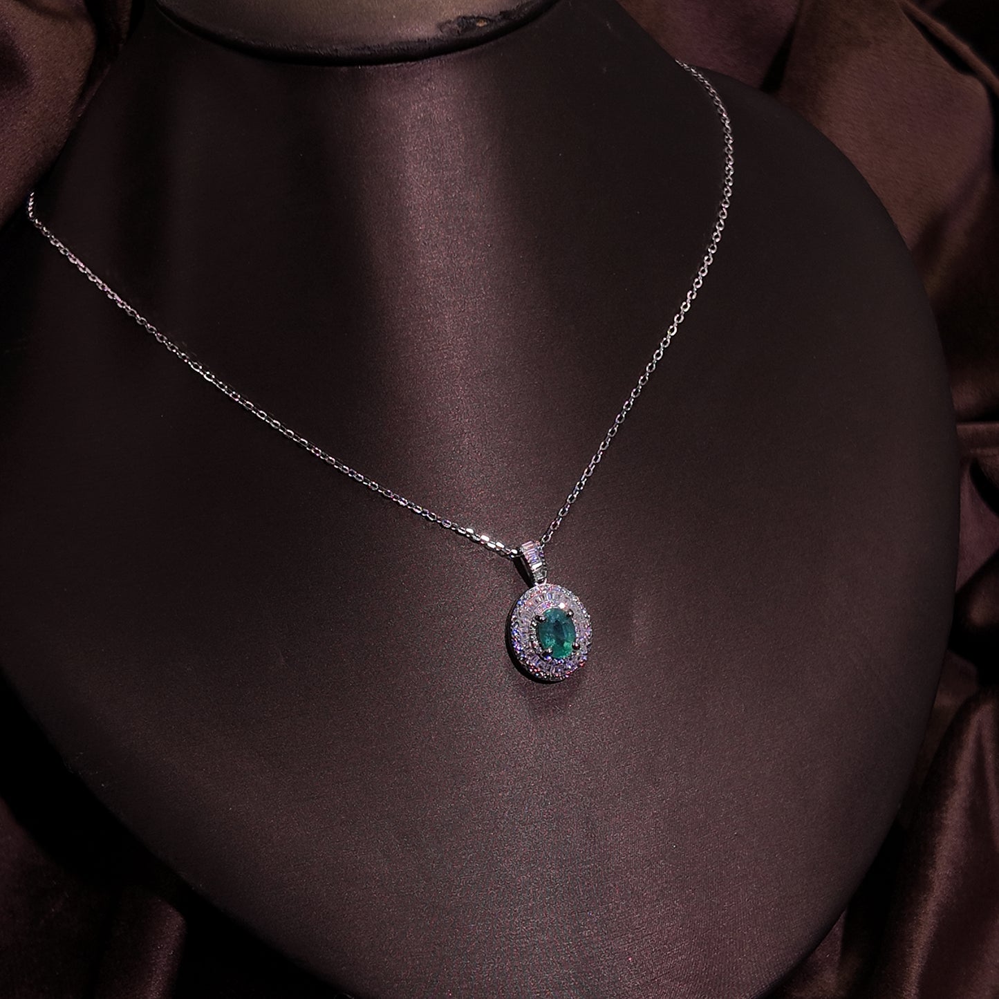 Natural emerald pendant necklace S925 pure silver oval luxury niche exquisite retro
