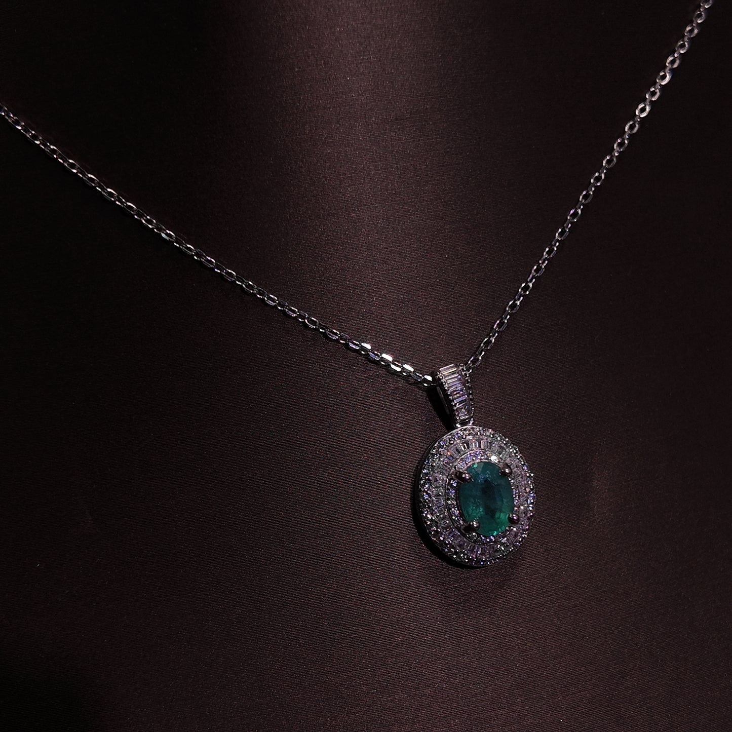 Natural emerald pendant necklace S925 pure silver oval luxury niche exquisite retro