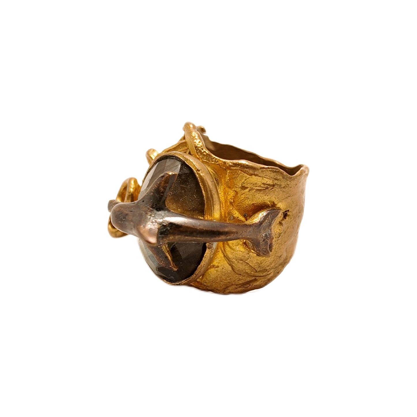 Vintage British 1960s natural stone brass ring oval shaped three-dimensional dolphin relief court retro style