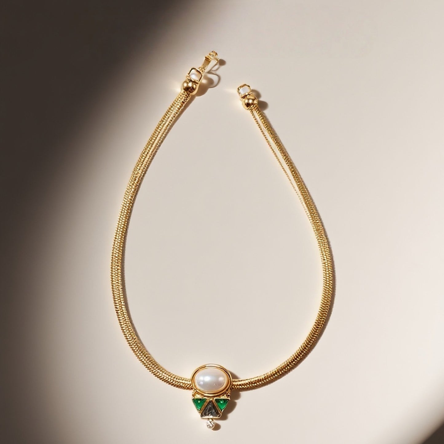 Vintage inverted triangle necklace with blue green cloud patterned glass imitation pearl inlay court retro style