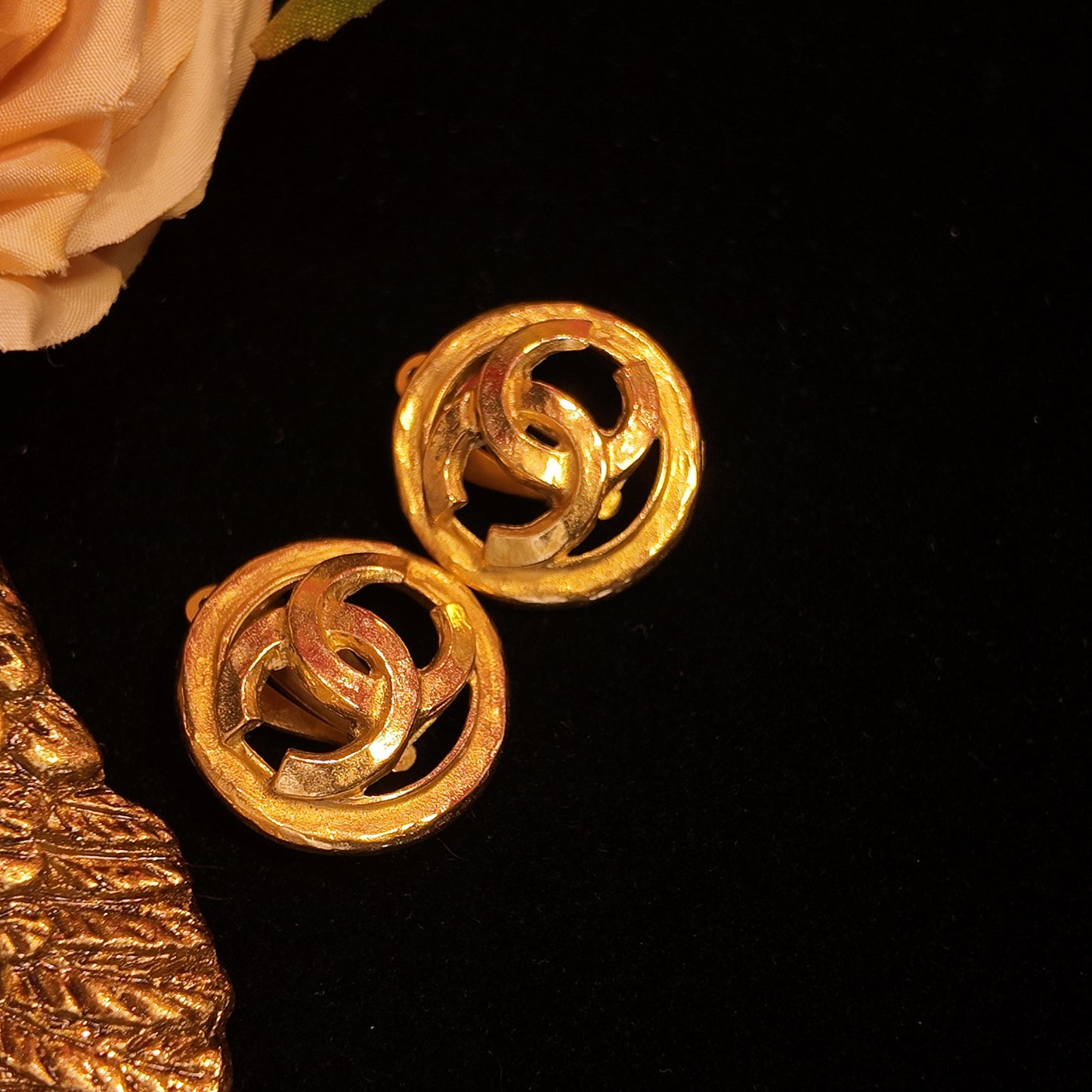 Vintage Chanel Ear Clip Classic Double C Hollow Design Palace Retro