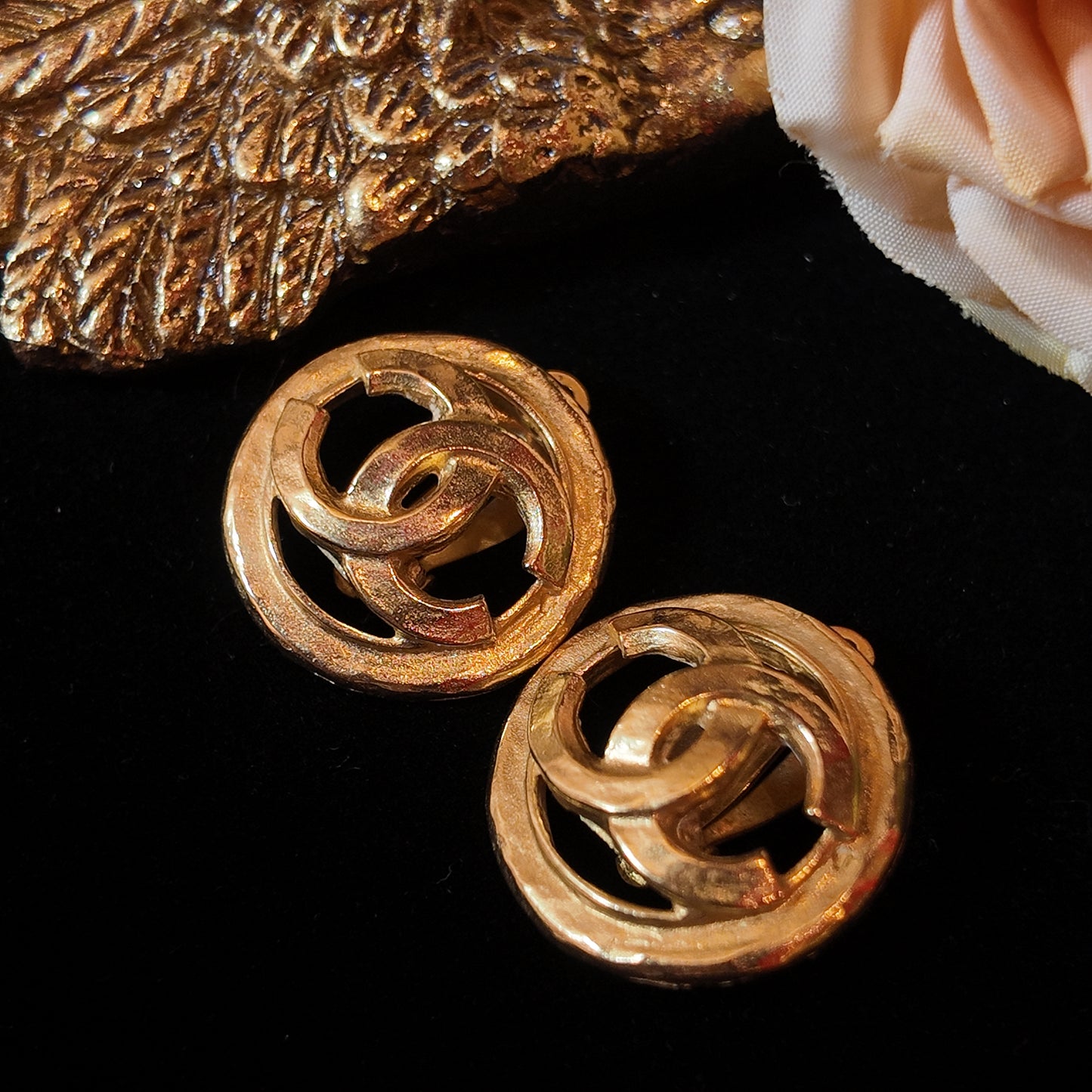 Vintage Chanel Ear Clip Classic Double C Hollow Design Palace Retro
