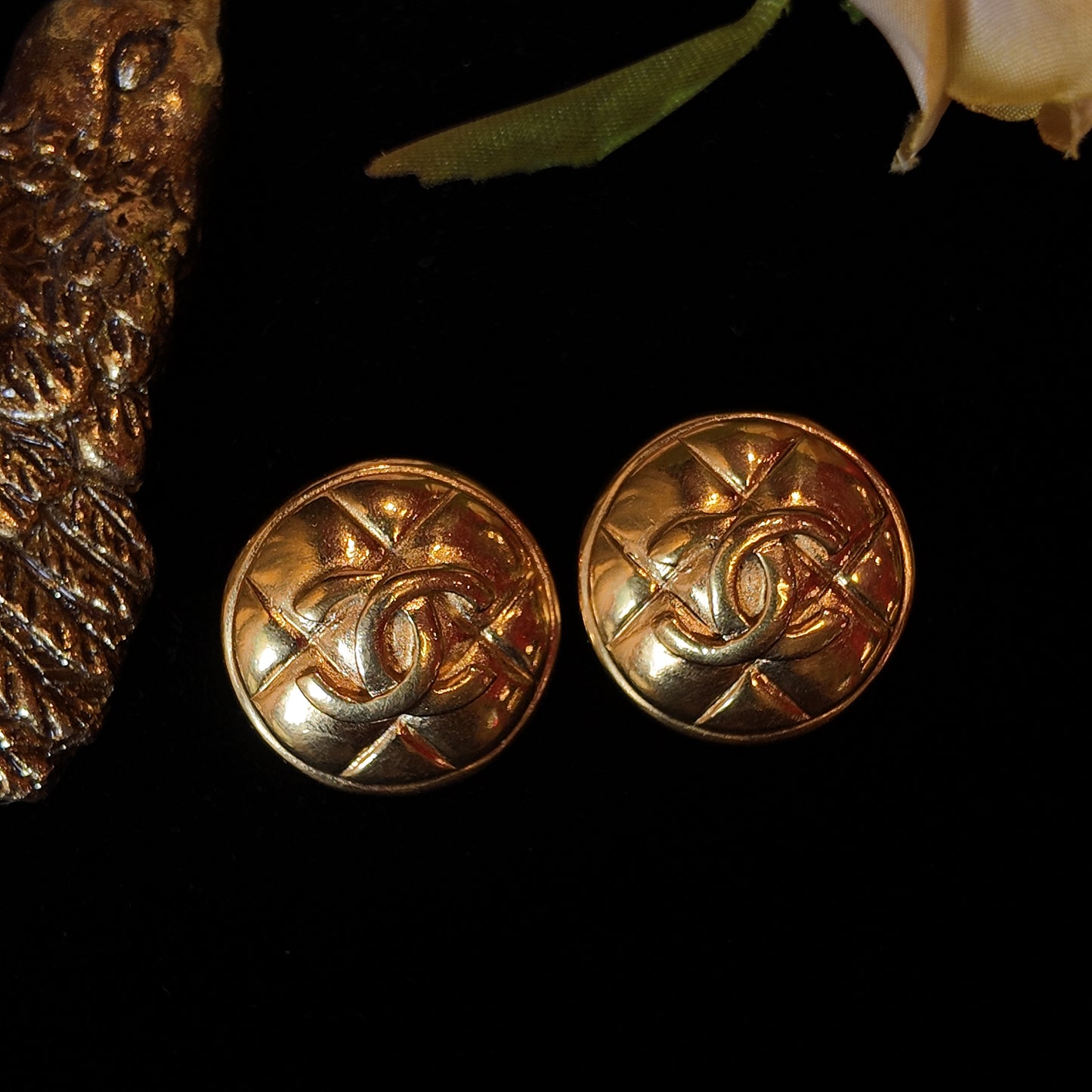 Vintage Chanel ear clip with classic double C diamond grid design court retro