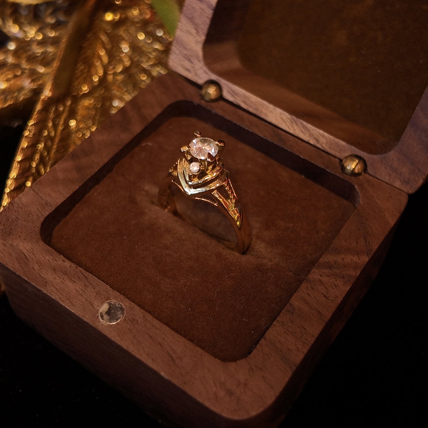 Vintage Rhinestone Ring Gold Plated White Rhinestone Inlaid Stereoscopic Design Palace Vintage