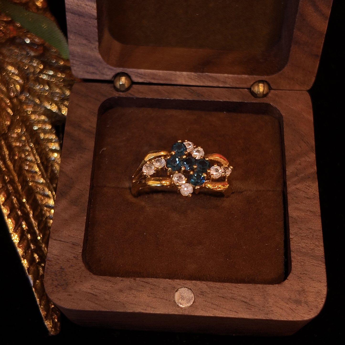Vintage Rhinestone Ring Gold Plated Blue and White Rhinestone Splicing Set with Palace Vintage