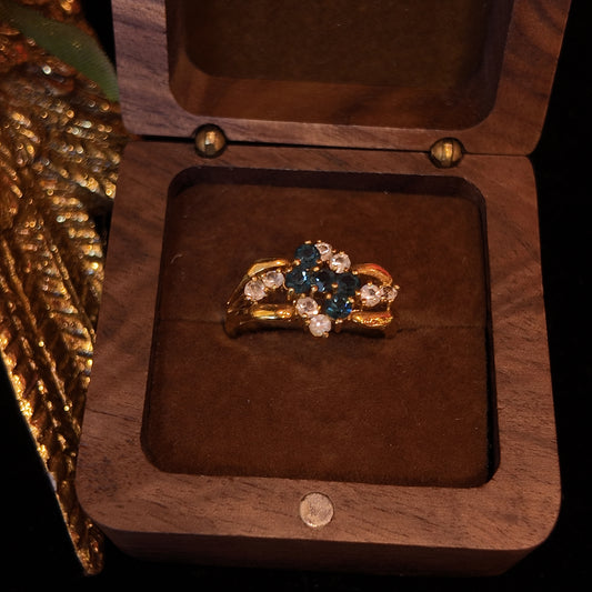 Vintage Rhinestone Ring Gold Plated Blue and White Rhinestone Splicing Set with Palace Vintage