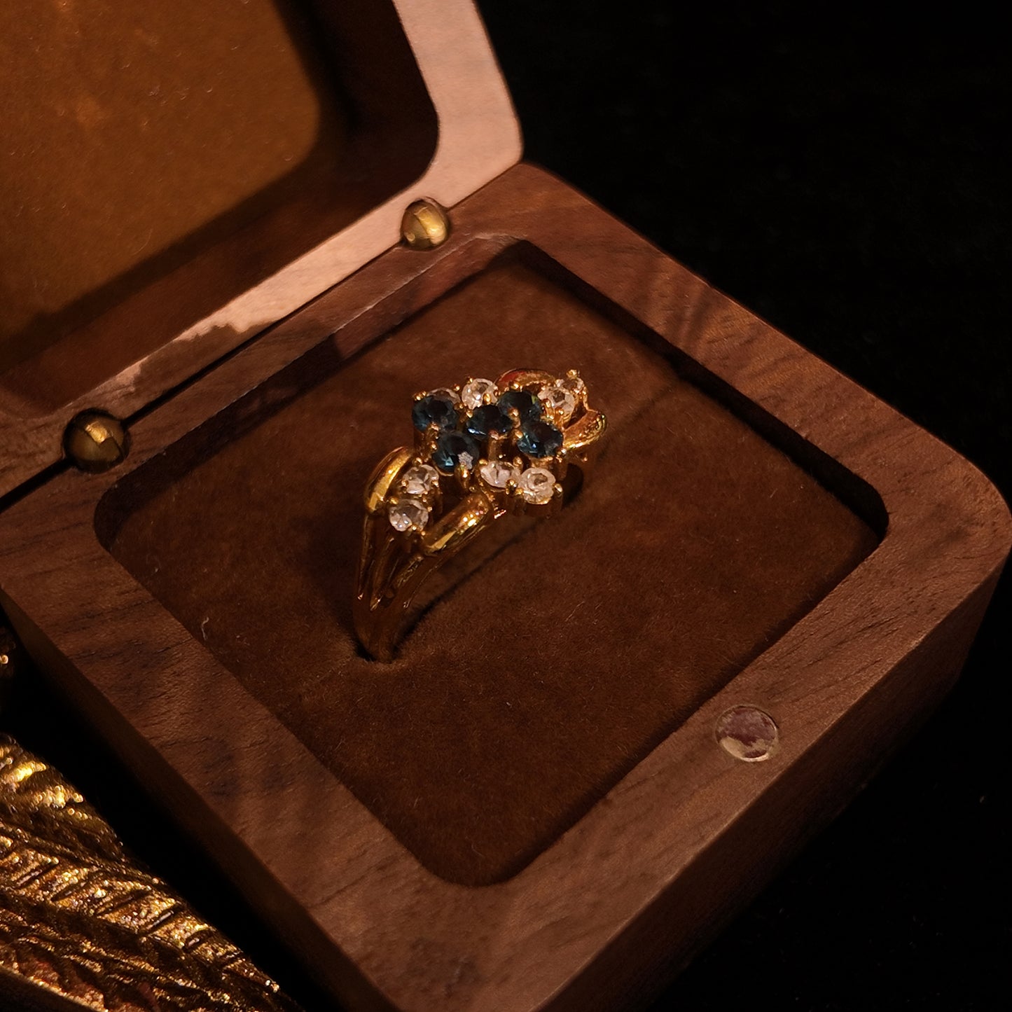 Vintage Rhinestone Ring Gold Plated Blue and White Rhinestone Splicing Set with Palace Vintage