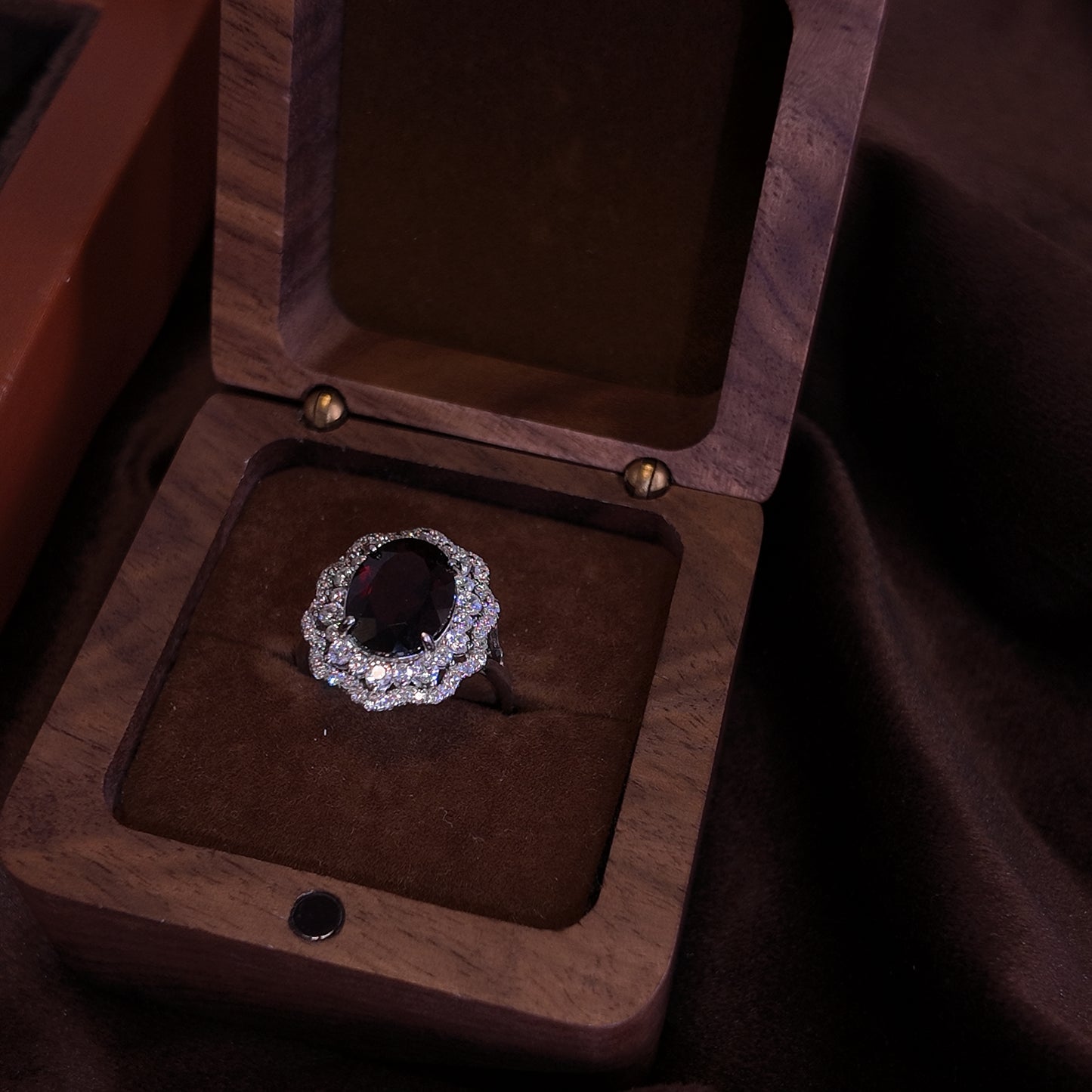 Natural Garnet Open Ring S925 Pure Silver Dark Red Oval Lace Lace Surrounding the Palace Vintage