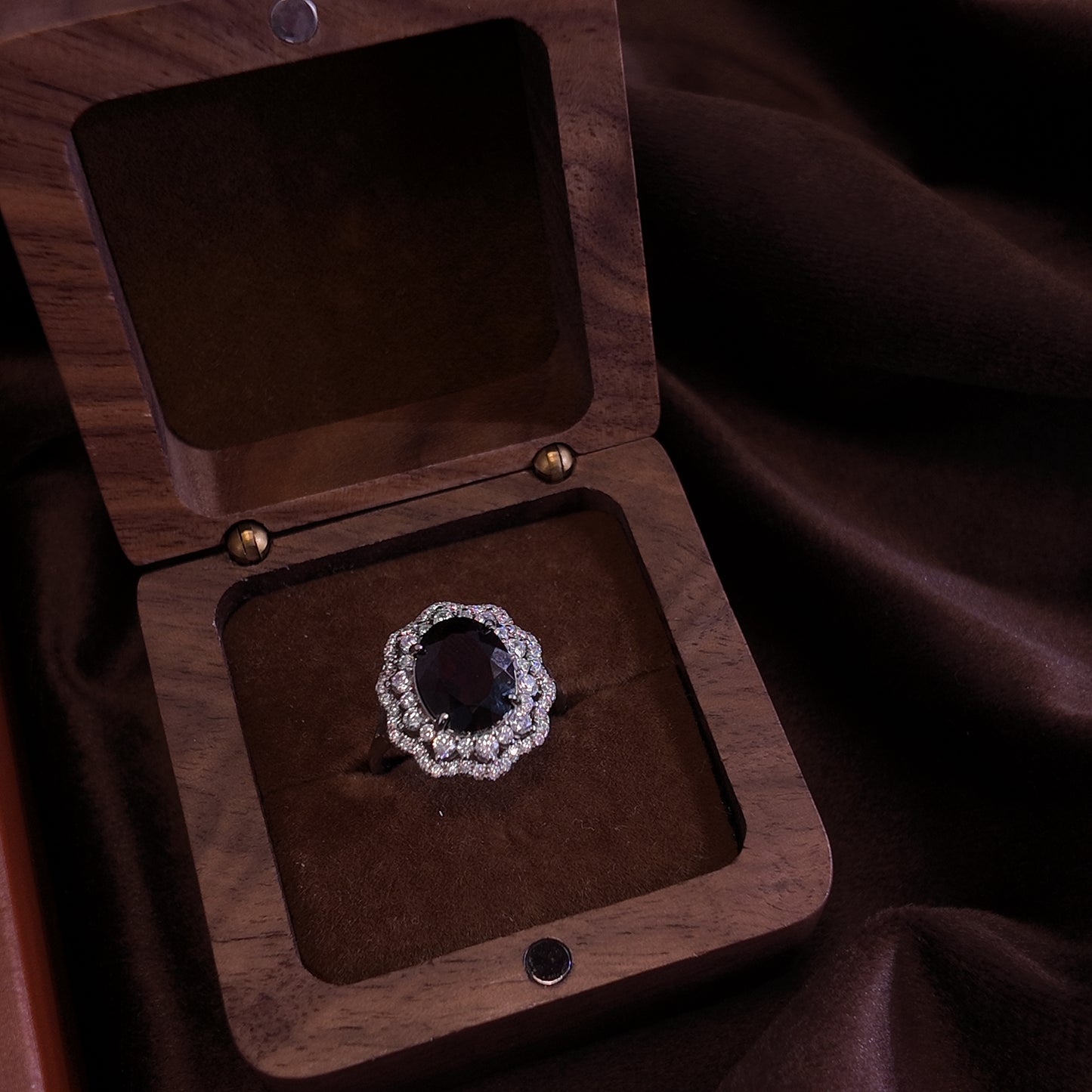 Natural Garnet Open Ring S925 Pure Silver Dark Red Oval Lace Lace Surrounding the Palace Vintage