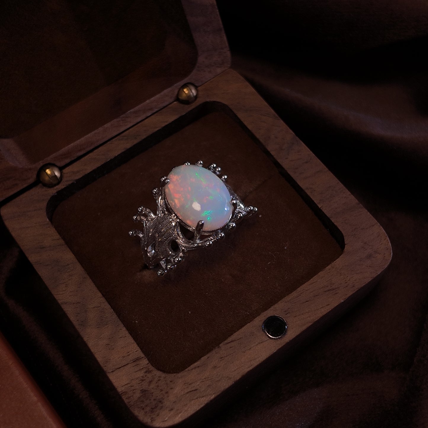 Natural Opal Stone Open Ring S925 Pure Silver Colorful Elliptical Opal Three Dimensional Hollow Ring Body Design Palace Retro