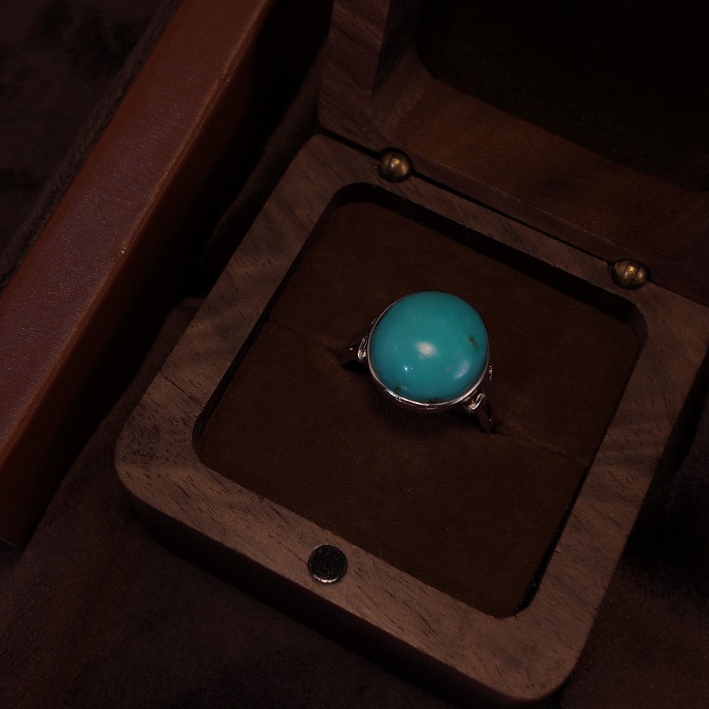 Natural turquoise open ring S925 pure silver round full three-dimensional hand hammer pattern ring with a palace retro design