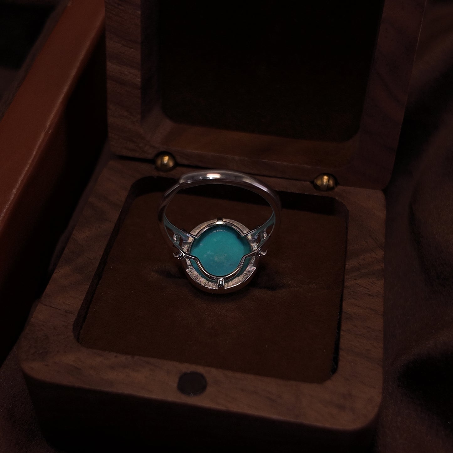 Natural turquoise open ring S925 pure silver round full three-dimensional hand hammer pattern ring with a palace retro design