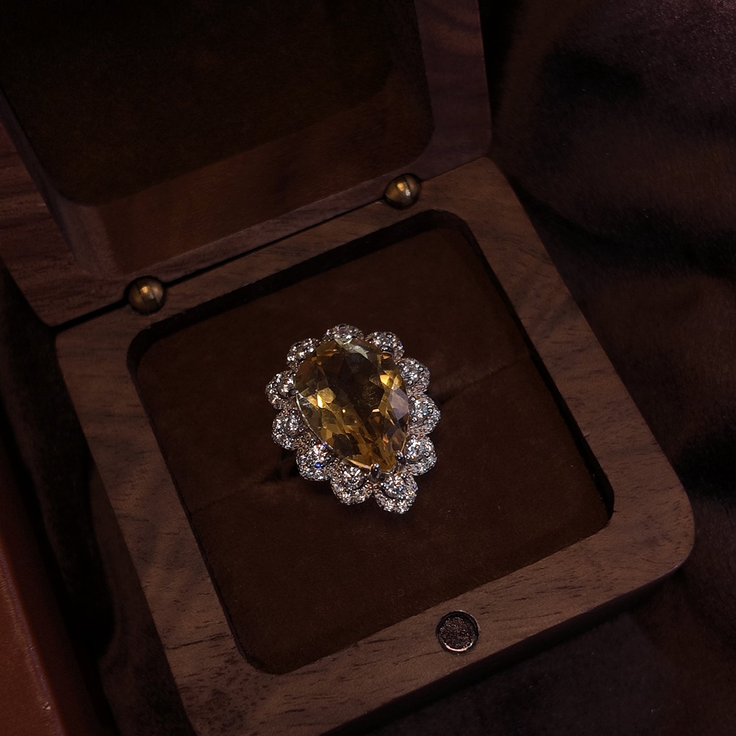 Natural yellow crystal open ring S925 pure silver yellow water droplet shaped three-dimensional diamond setting surrounded by noble design palace retro