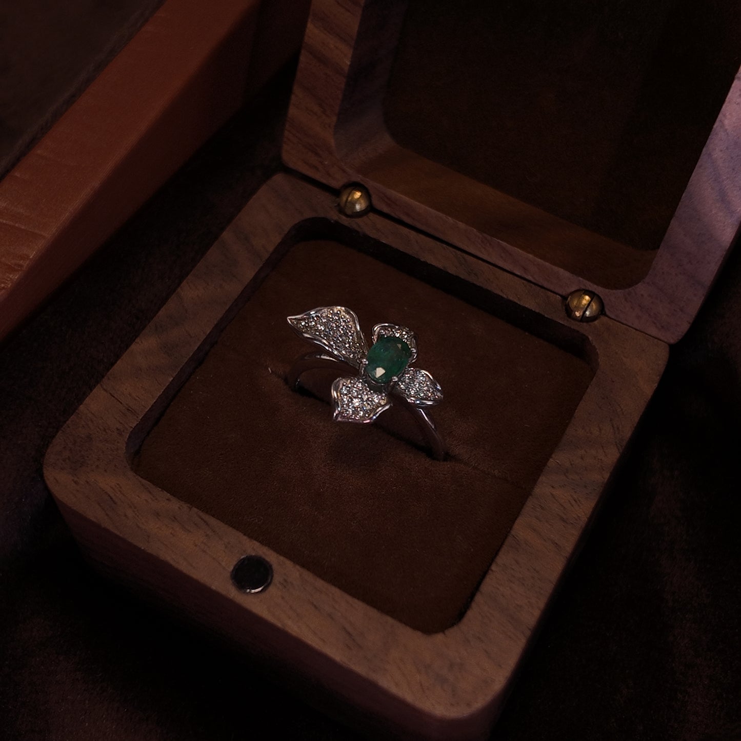 Natural emerald open ring S925 pure silver green petal set with diamonds wrapped in gemstones palace retro