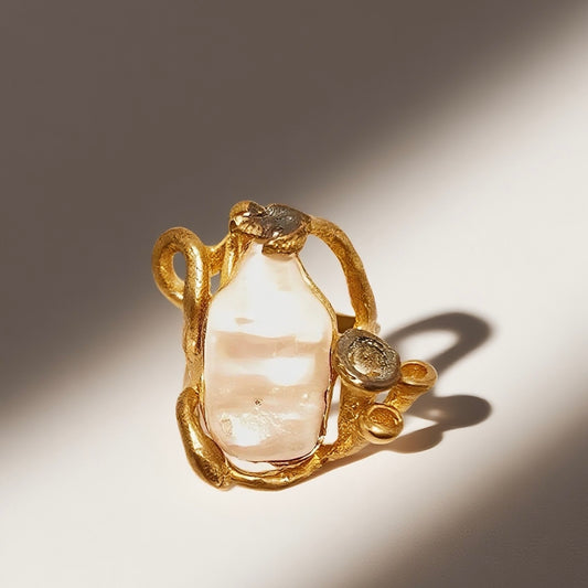 Vintage British 1960s Baroque Pearl Brass Open End Ring with Three Dimensional Surrounding Inlay and Palace Vintage Style