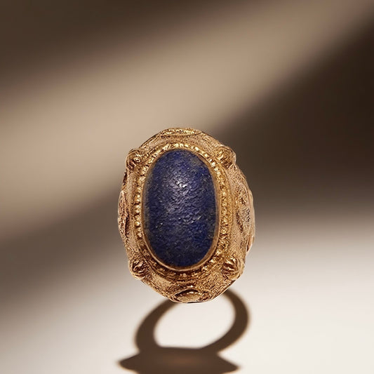 Vintage British 1960s blue natural stone brass ring with oval three-dimensional pattern court retro style