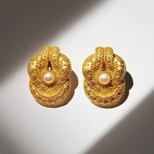 Vintage American 90s thick gold knot imitation pearl ear clip KJL tagged Mobius ring court retro style