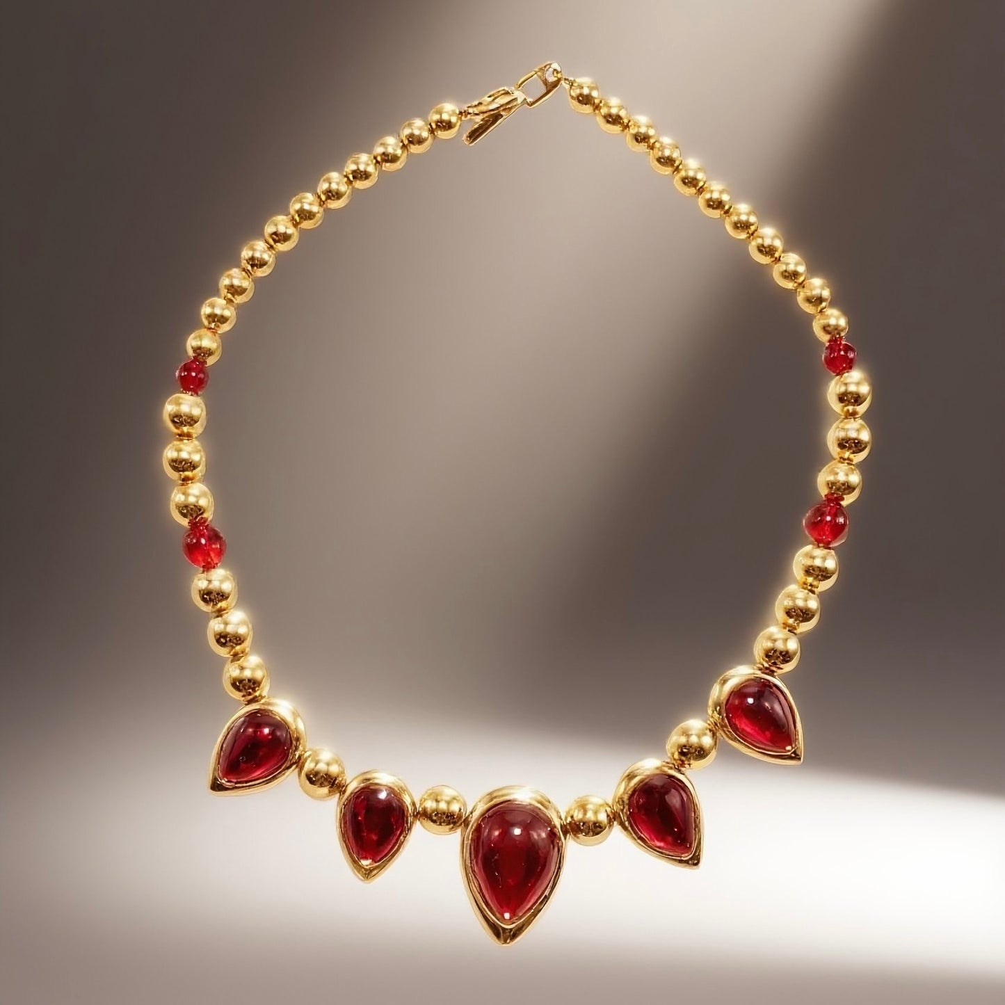 Vintage 90s NAPIER brand in the United States with red glazed necklace and oval stitching design featuring a palace retro style